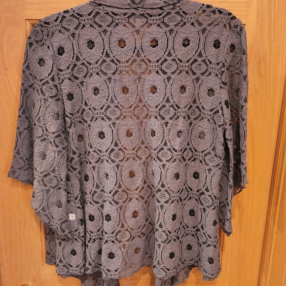 Elegant Lace Jacket/Shrug - Picture 2 of 5